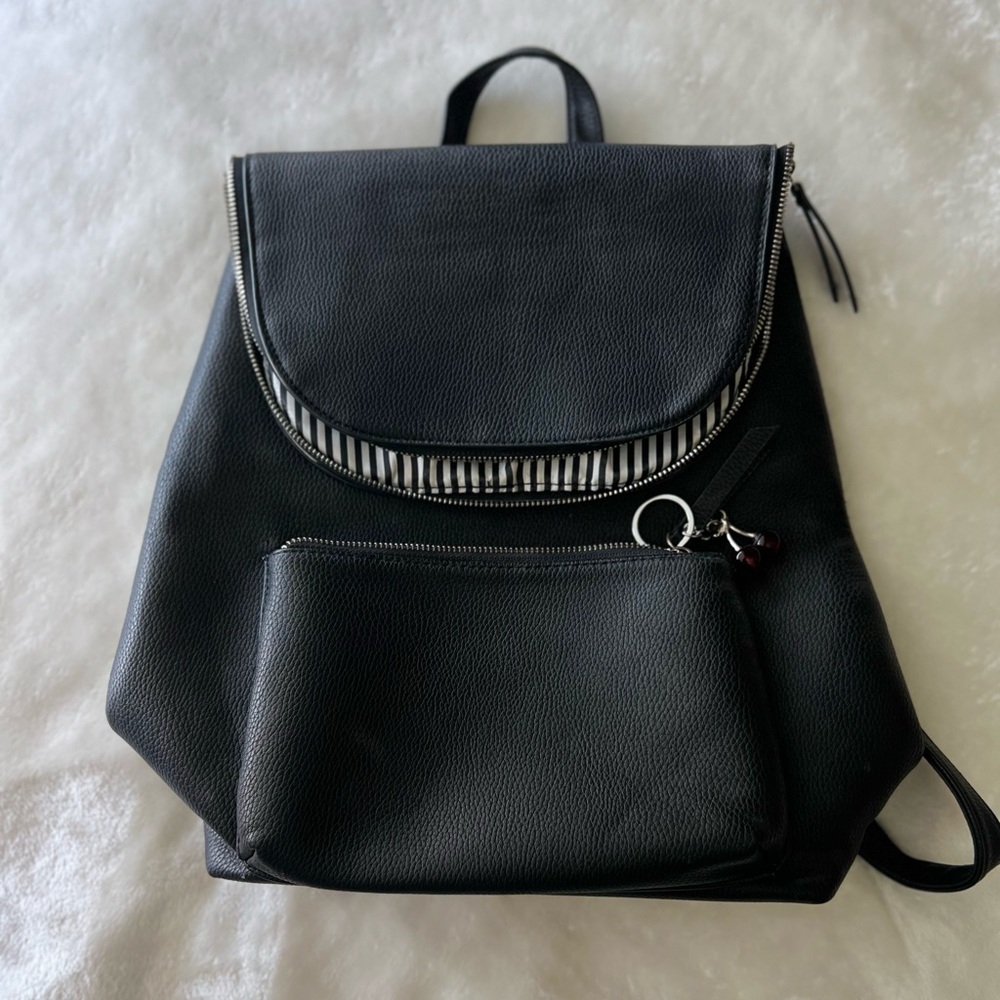Black Elegant Backpack l Faux Leather
